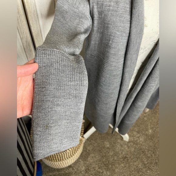 Lululemon Womens Size 8 Gray Sit in Lotus Wrap Merino Wool Oversized Cardigan - Picture 6 of 10